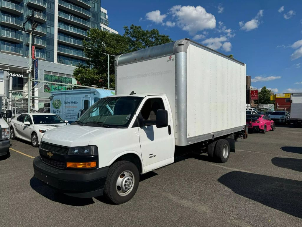 2021 Chevrolet Express Cutaway photo 2