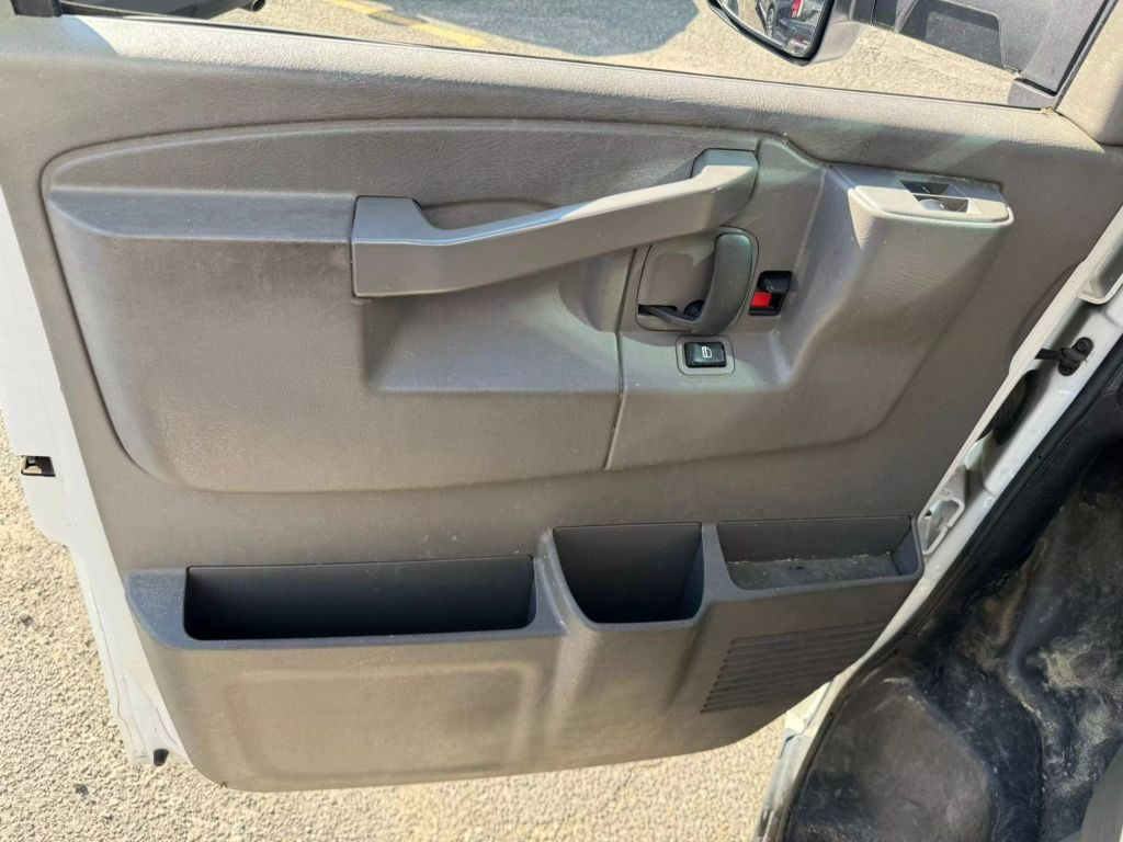 2021 Chevrolet Express Cutaway photo 3