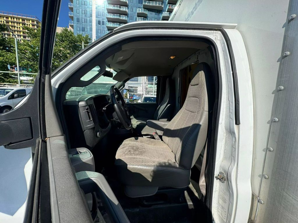 2021 Chevrolet Express Cutaway photo 4