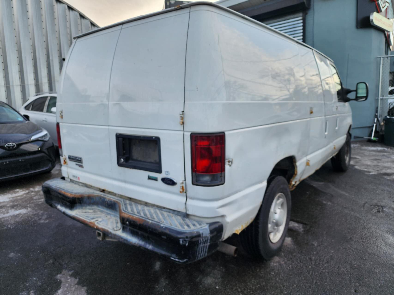 2011 Ford E-250 photo 4