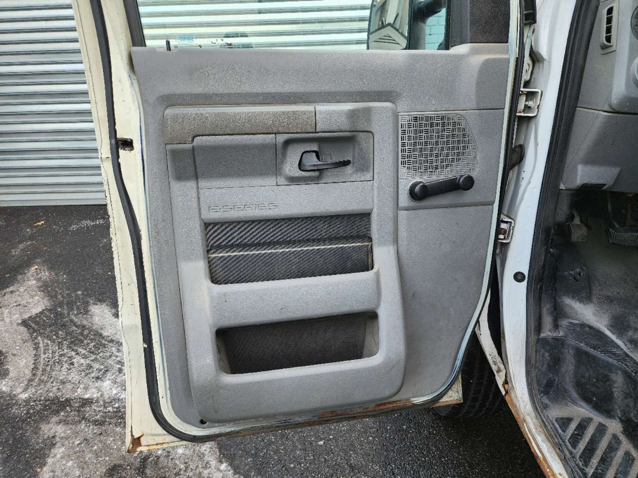 2011 Ford E-250 photo 5
