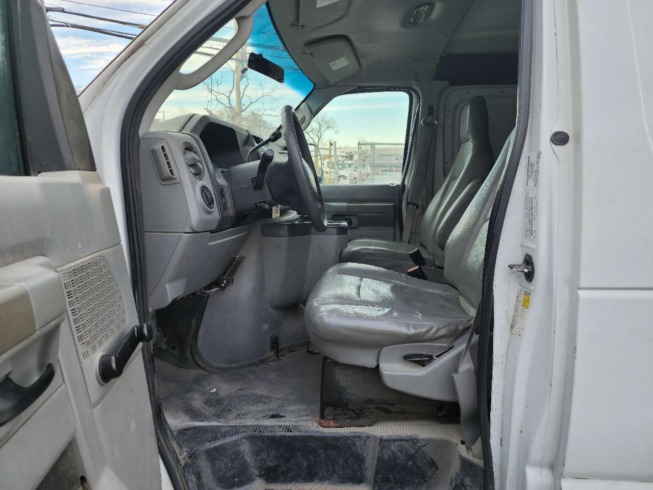 2011 Ford E-250 photo 6