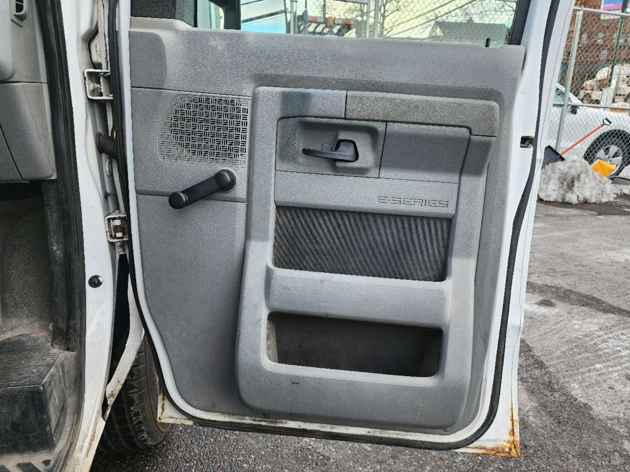 2011 Ford E-250 photo 9
