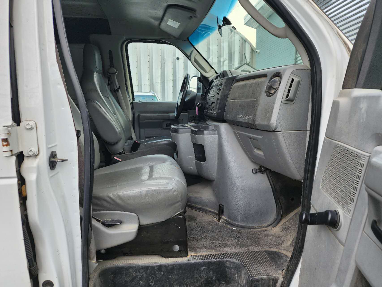 2011 Ford E-250 photo 10