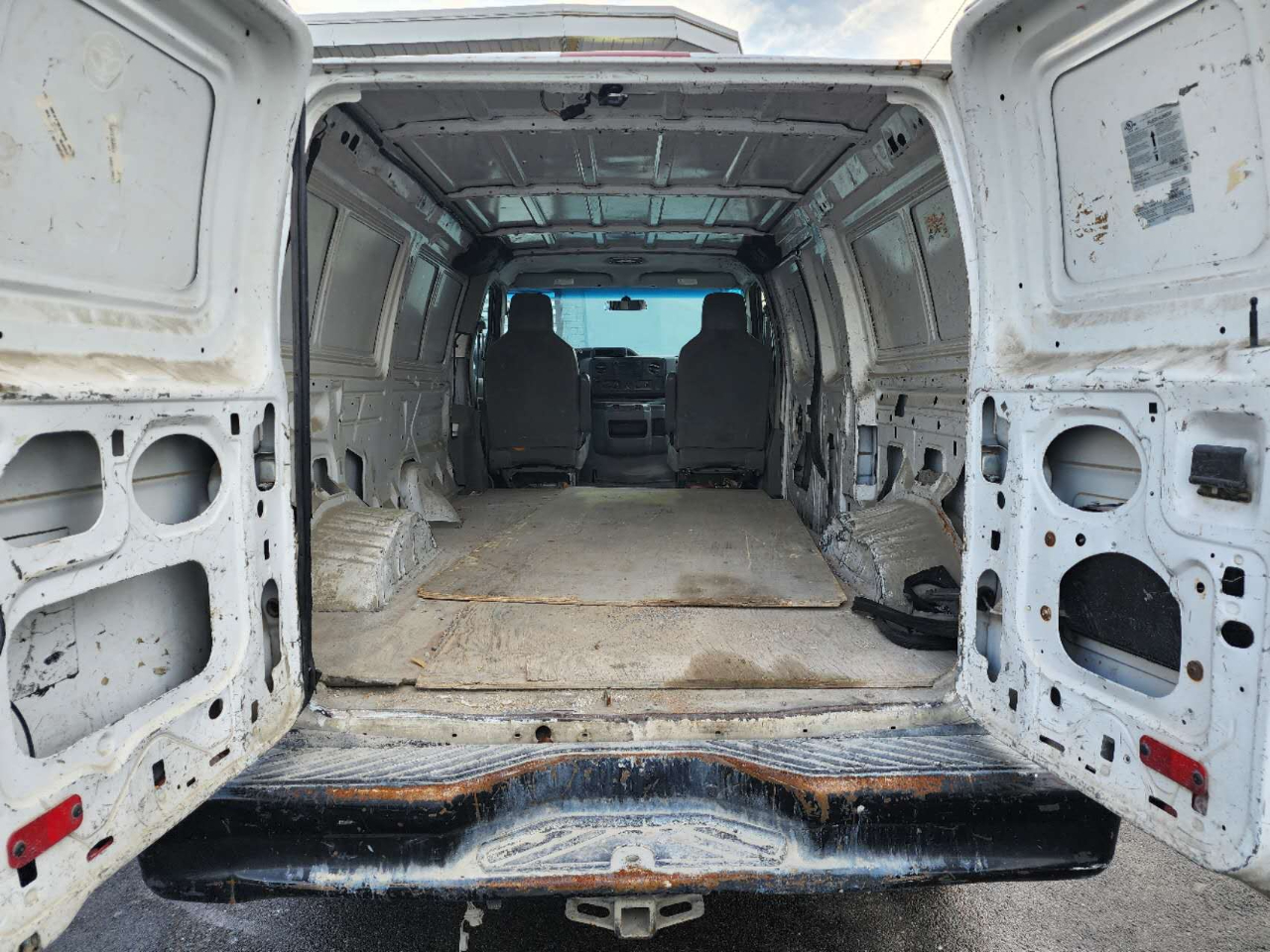 2011 Ford E-250 photo 11
