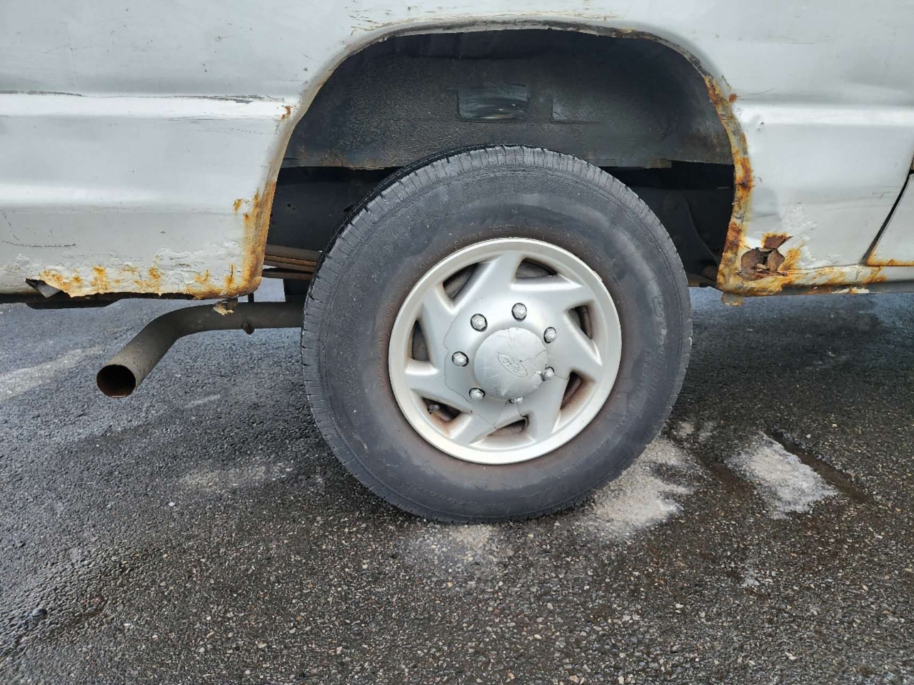 2011 Ford E-250 photo 12