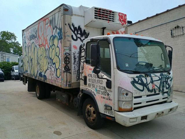 2015 Isuzu NPR photo 2