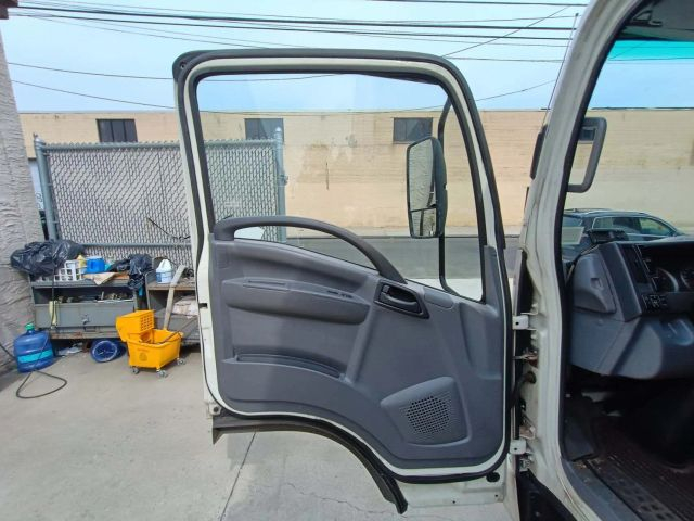 2015 Isuzu NPR photo 9