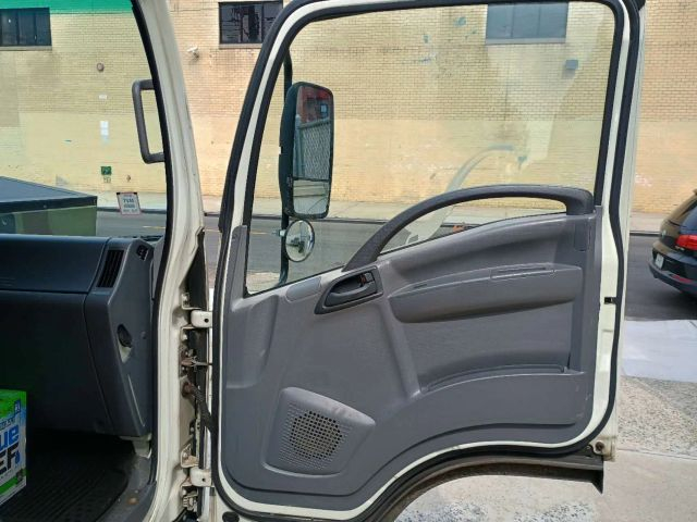2015 Isuzu NPR photo 11