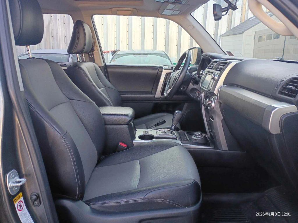 Toyota 4Runner SR5 4WD 2017