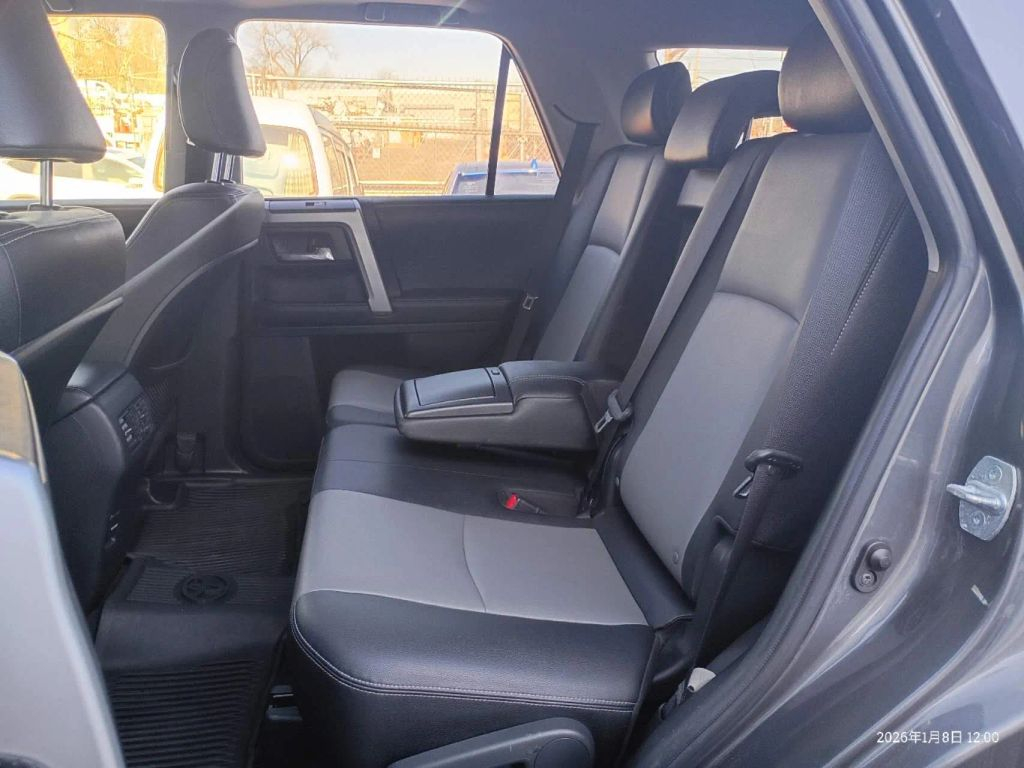 Toyota 4Runner SR5 4WD 2017