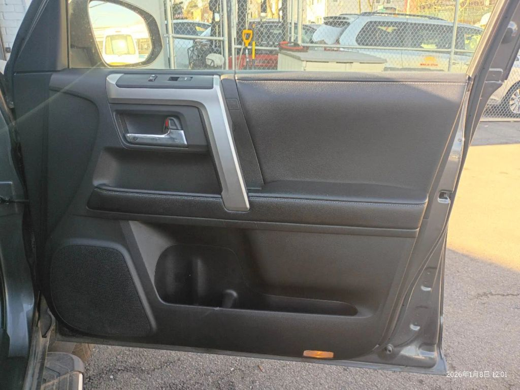 Toyota 4Runner SR5 4WD 2017