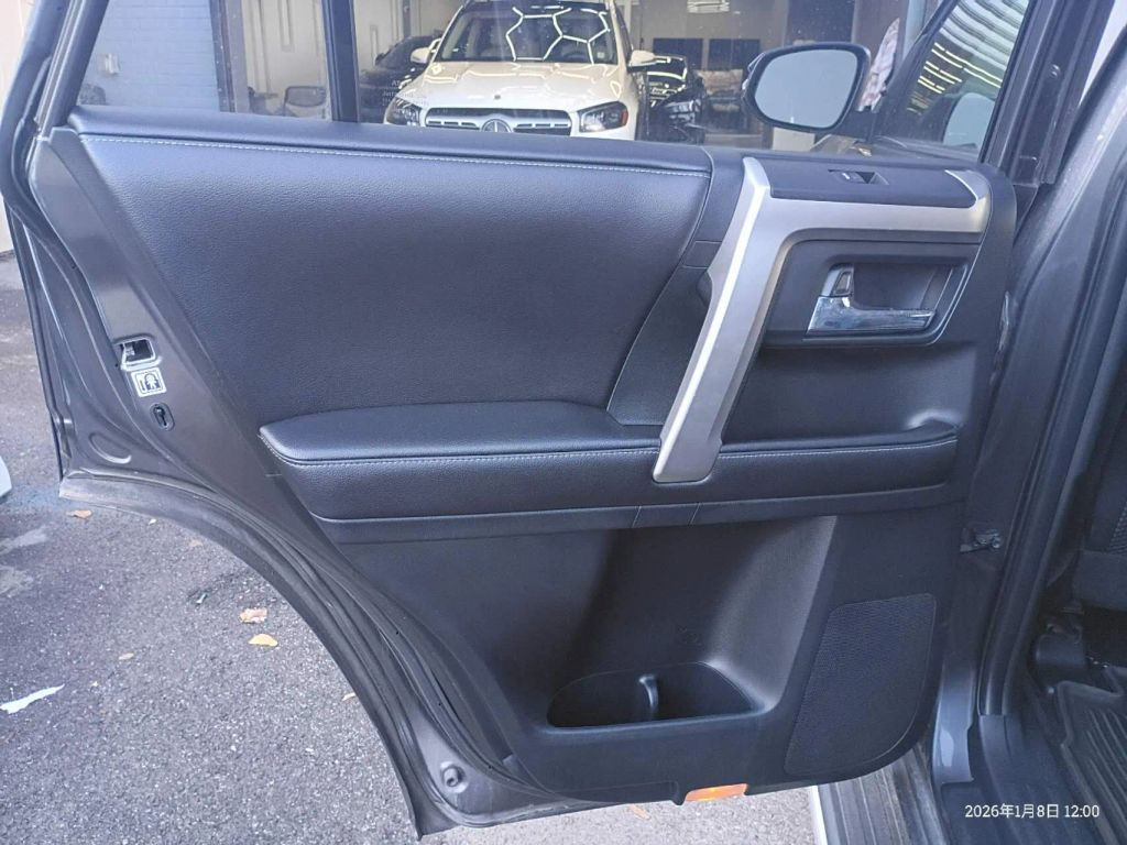 Toyota 4Runner SR5 4WD 2017