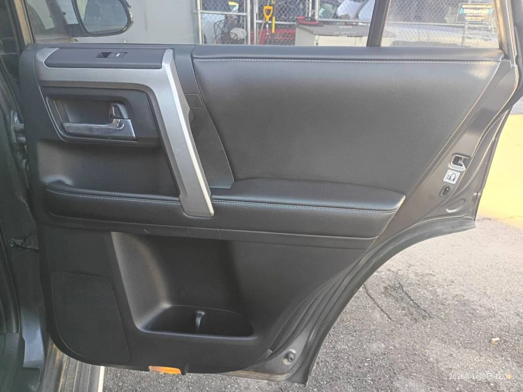 Toyota 4Runner SR5 4WD 2017