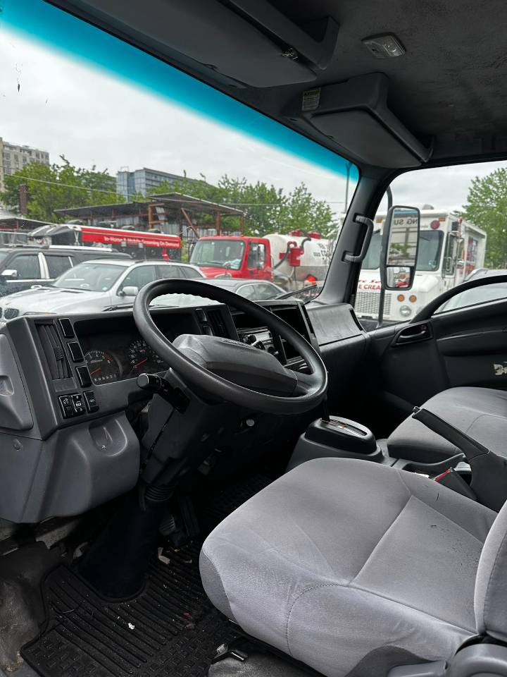 2017 Isuzu NPR photo 4