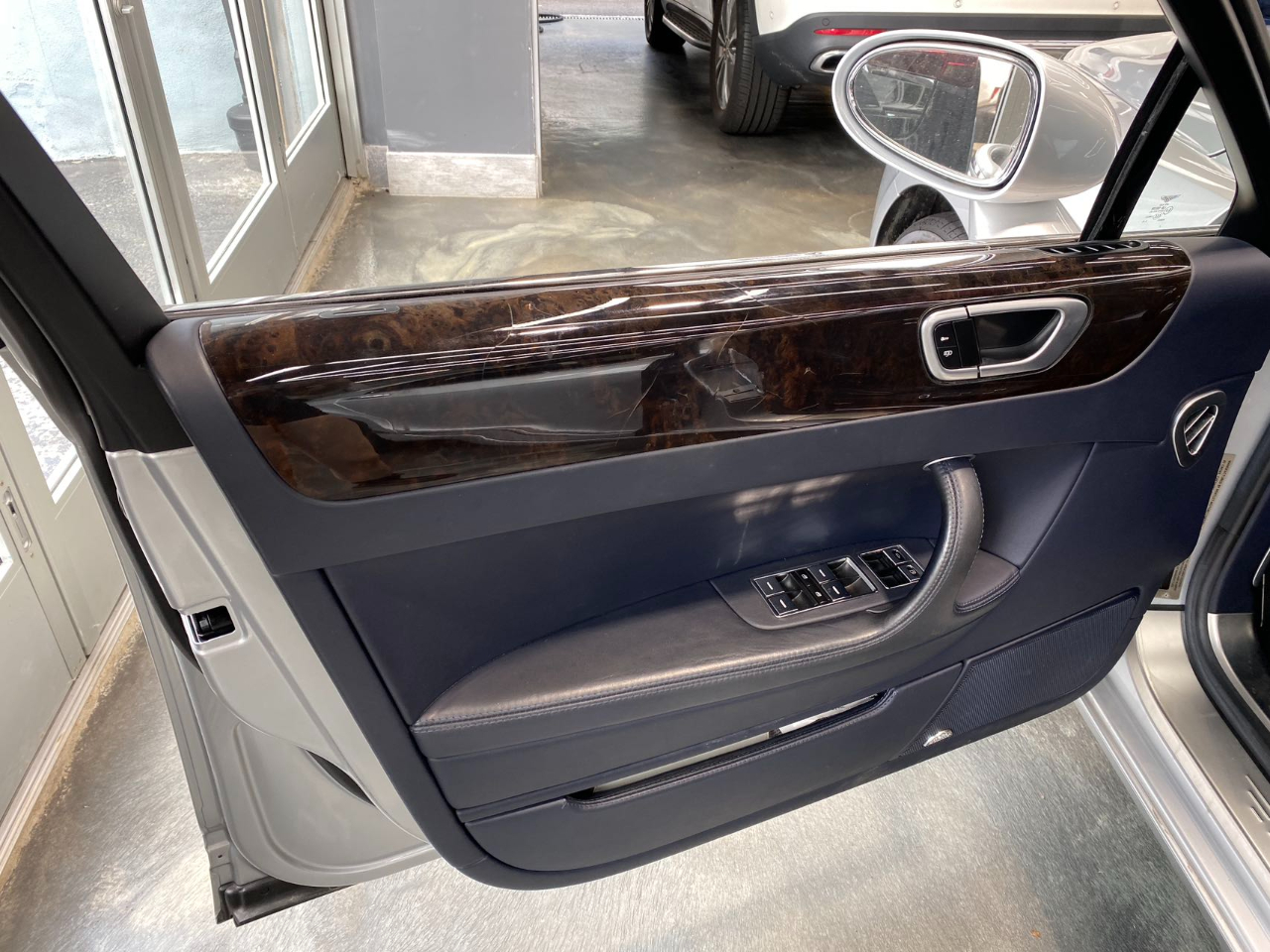 2009 Bentley Continental Flying Spur photo 3