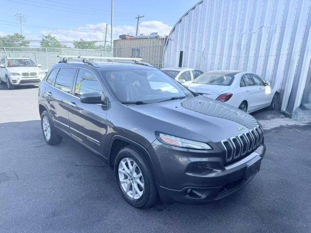 2016 Jeep Cherokee Latitude photo 2