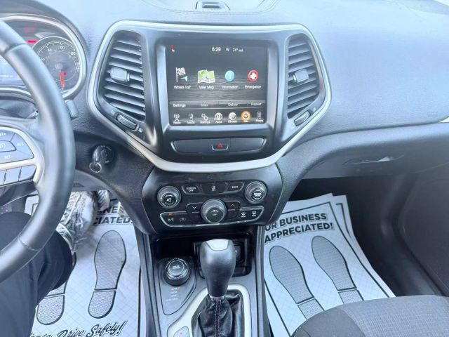 2016 Jeep Cherokee Latitude photo 8