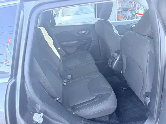 2016 Jeep Cherokee Latitude photo 10
