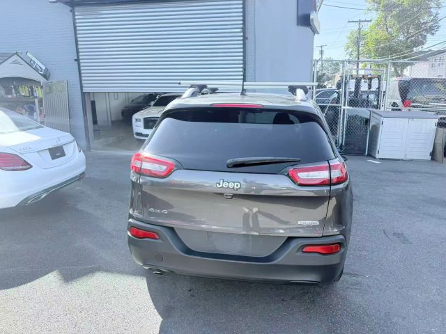 2016 Jeep Cherokee Latitude photo 13