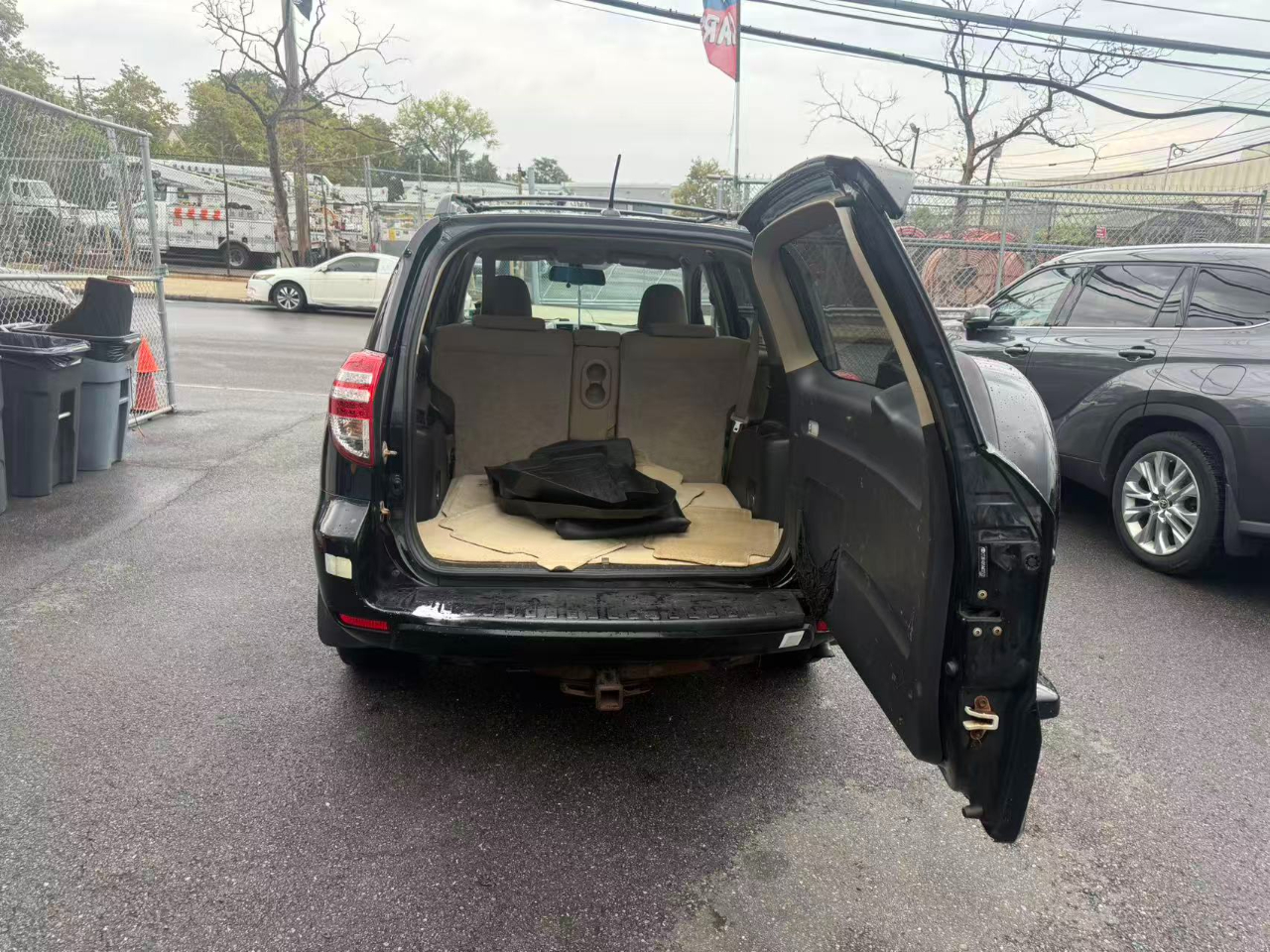 2010 Toyota RAV4 Base photo 16
