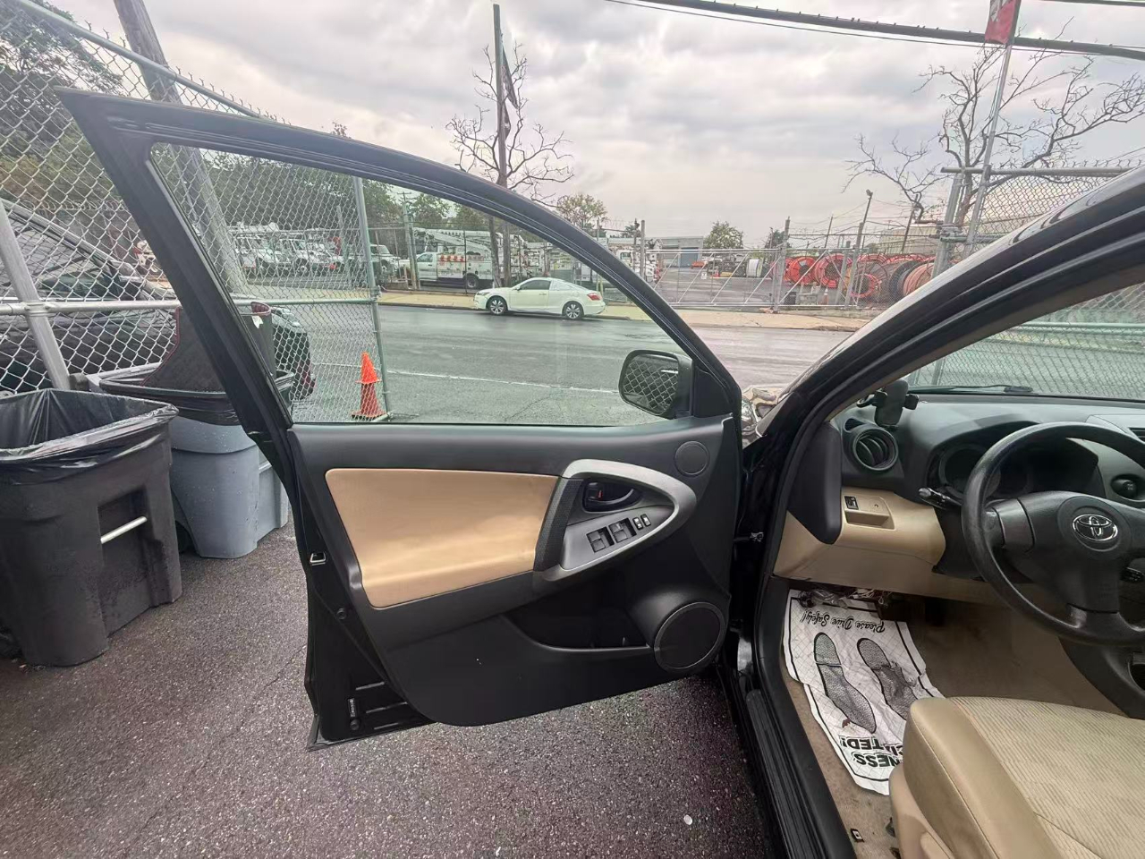 2010 Toyota RAV4 Base photo 18