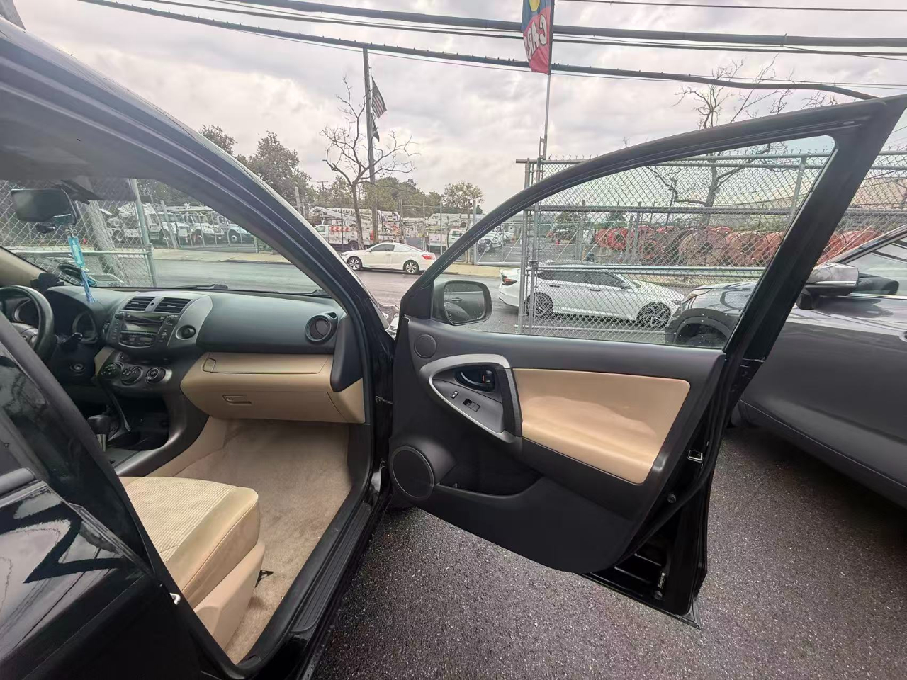 2010 Toyota RAV4 Base photo 19