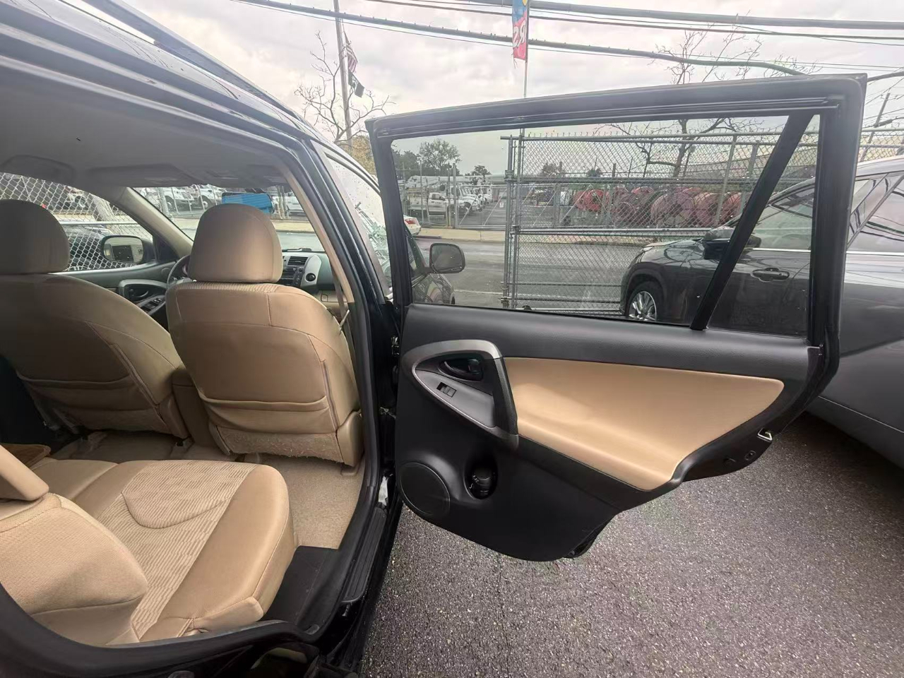 2010 Toyota RAV4 Base photo 21