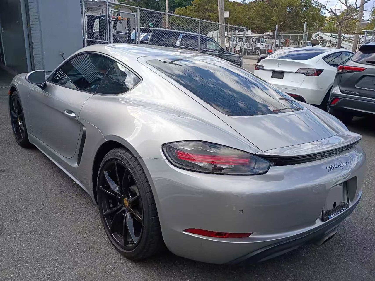 2018 Porsche Cayman photo 6
