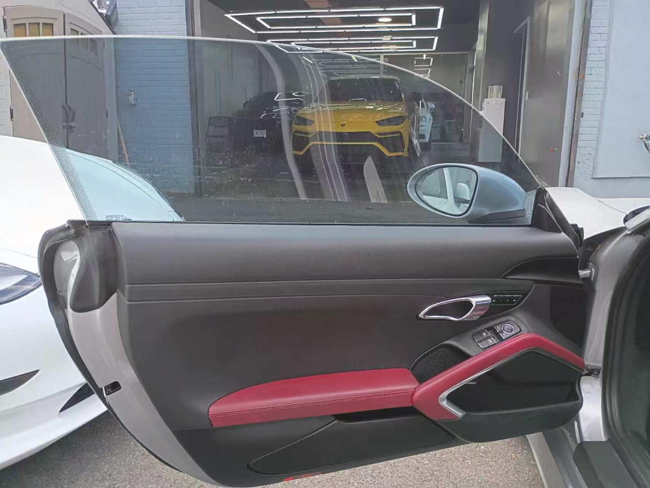2018 Porsche Cayman photo 7