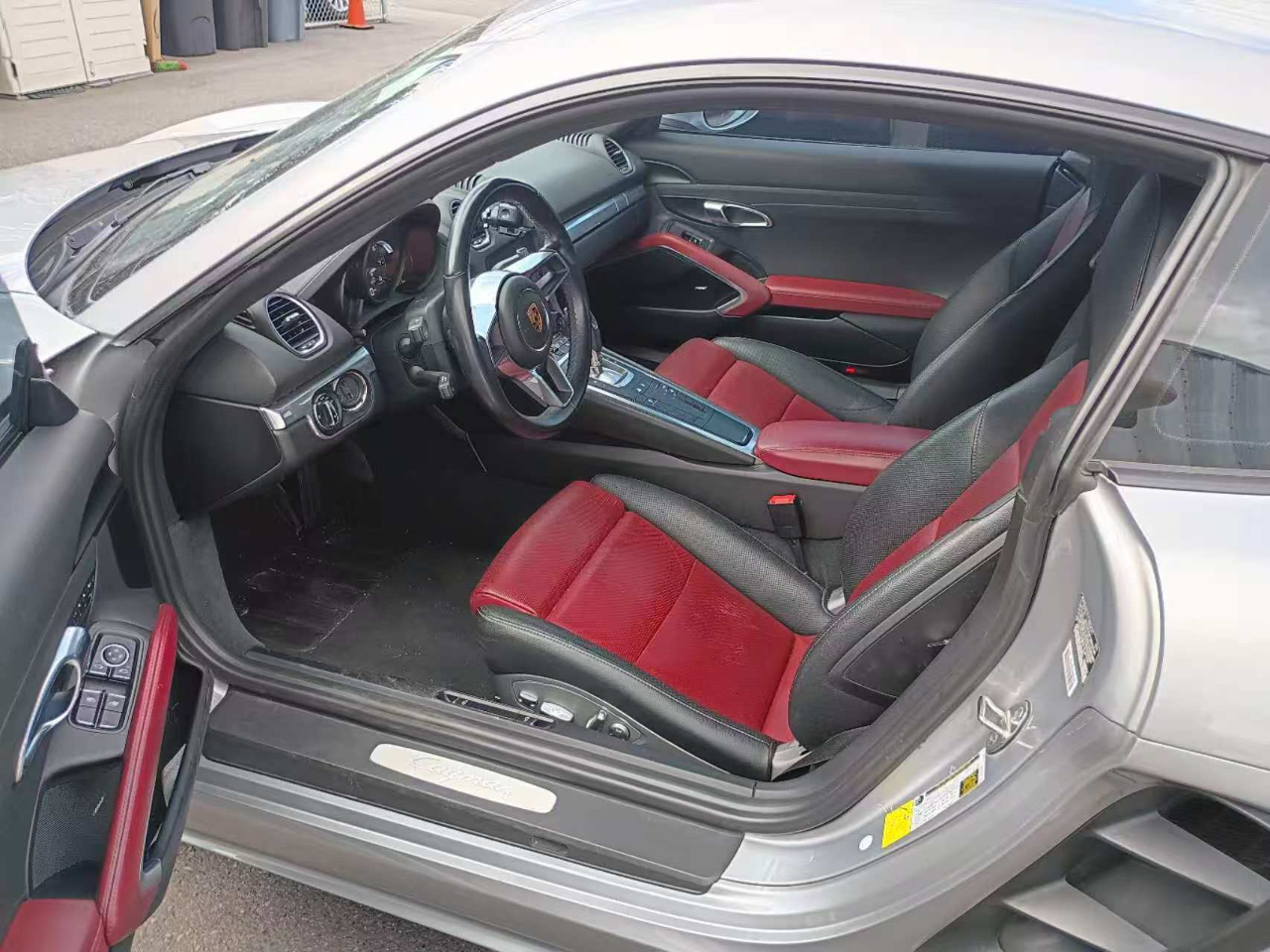 2018 Porsche Cayman photo 9