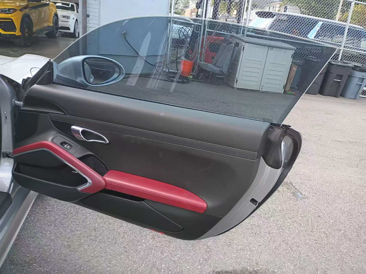 2018 Porsche Cayman photo 10