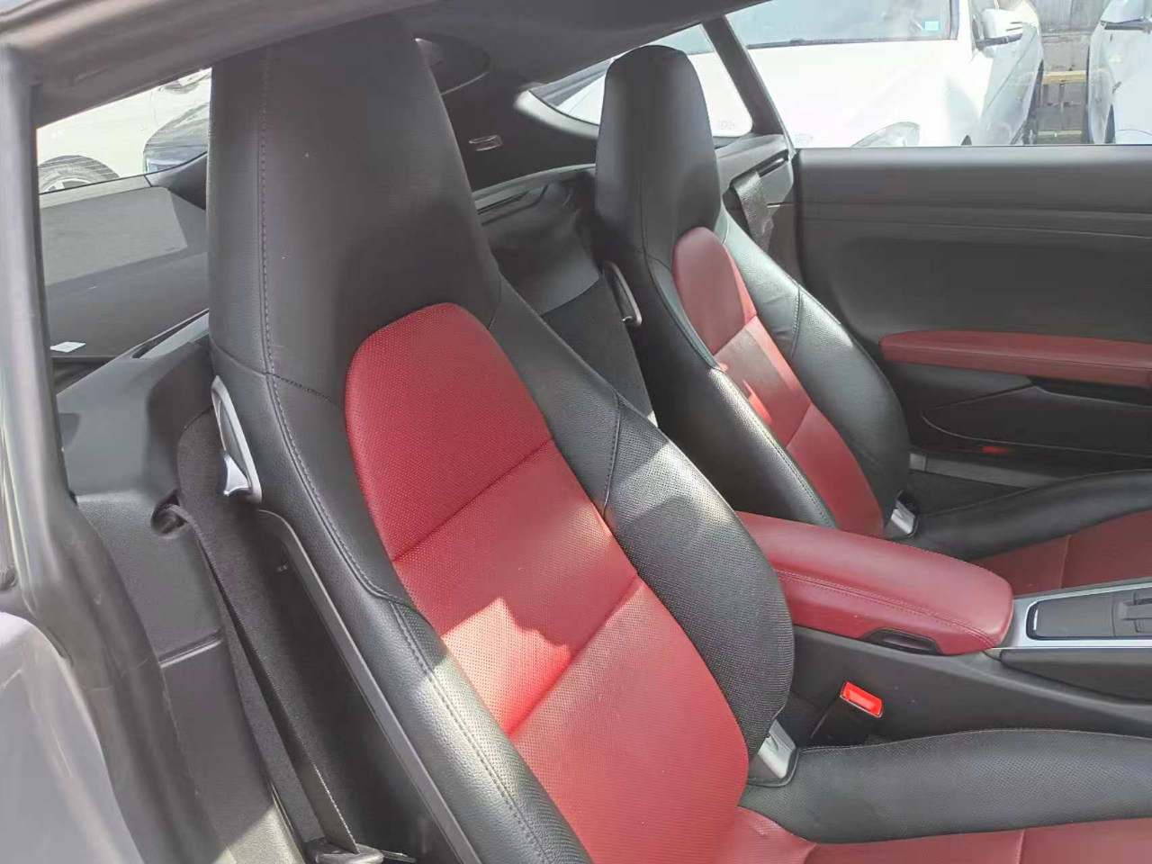 2018 Porsche Cayman photo 14