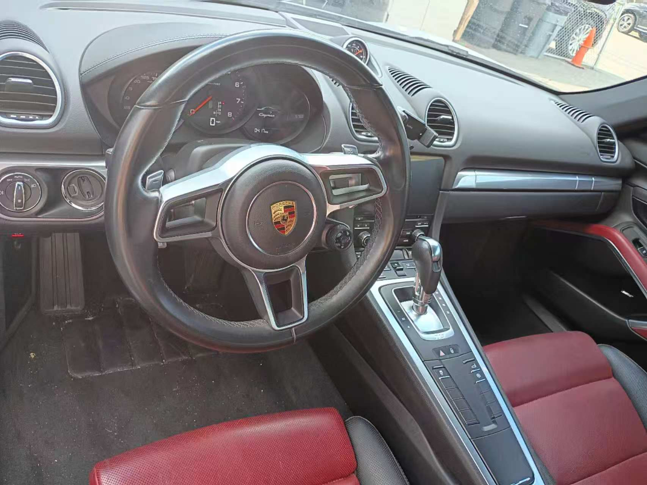 2018 Porsche Cayman photo 18