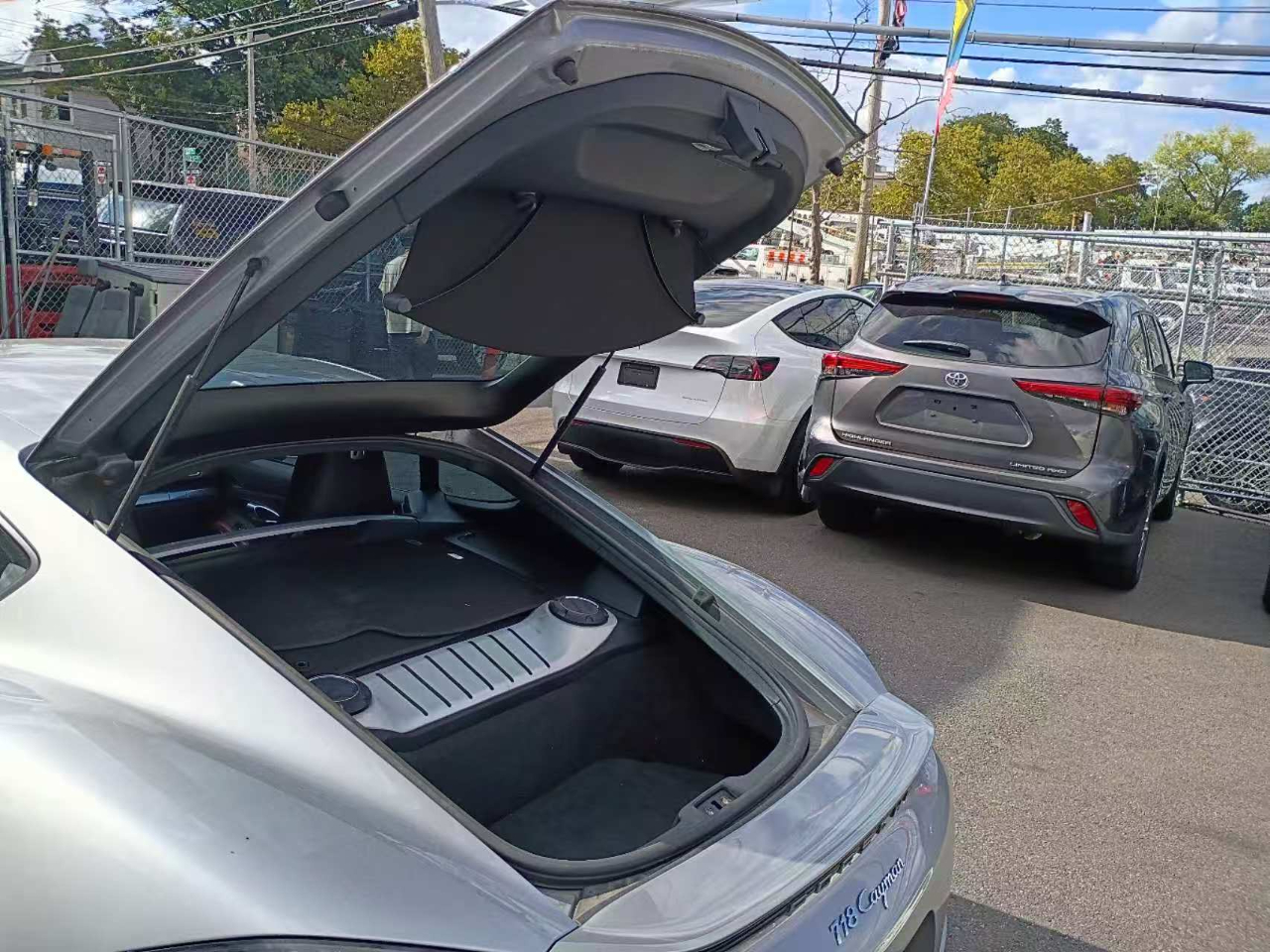 2018 Porsche Cayman photo 23