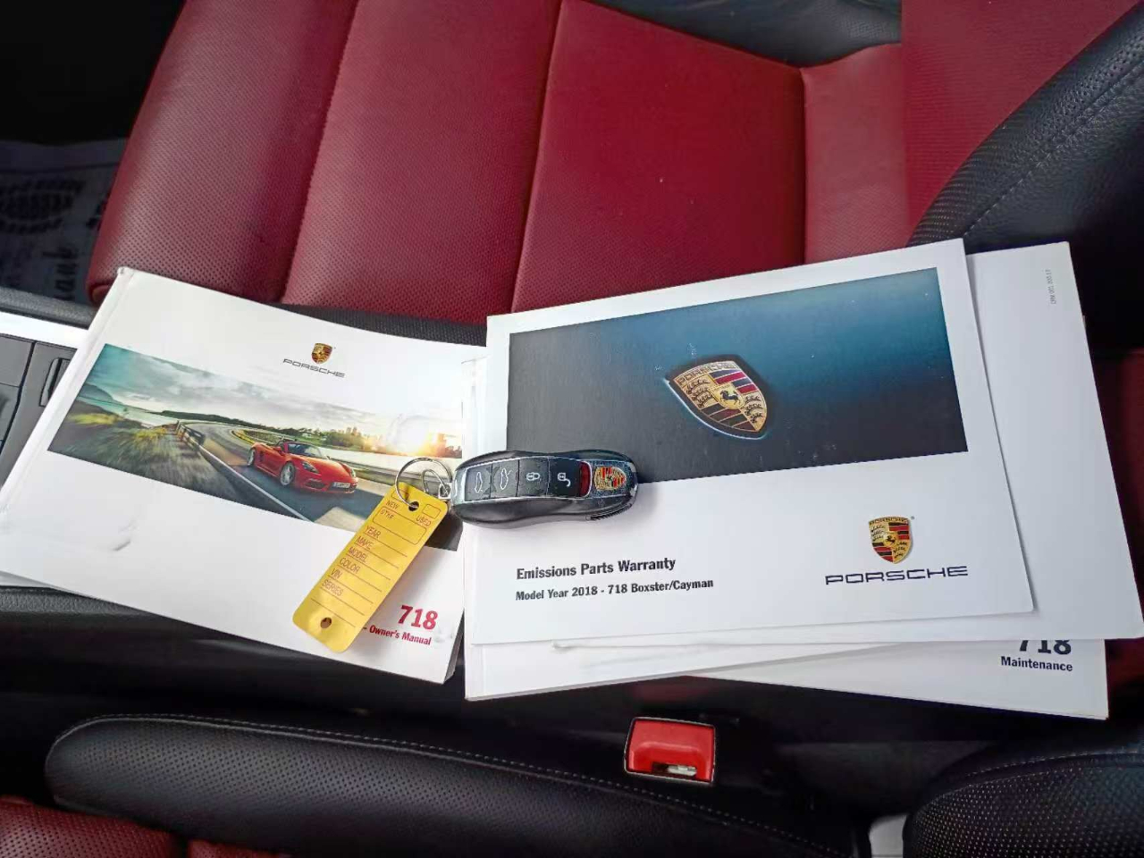 2018 Porsche Cayman photo 28