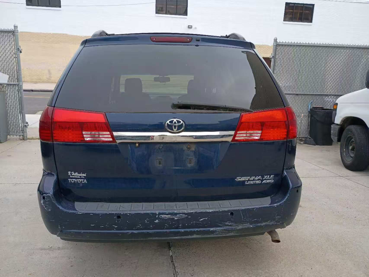 2004 Toyota Sienna XLE photo 4