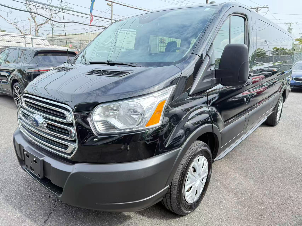 2019 Ford Transit XLT photo 3