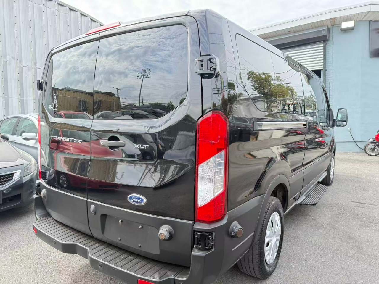 2019 Ford Transit XLT photo 12