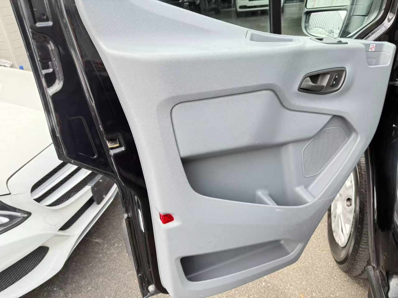 2019 Ford Transit XLT photo 16