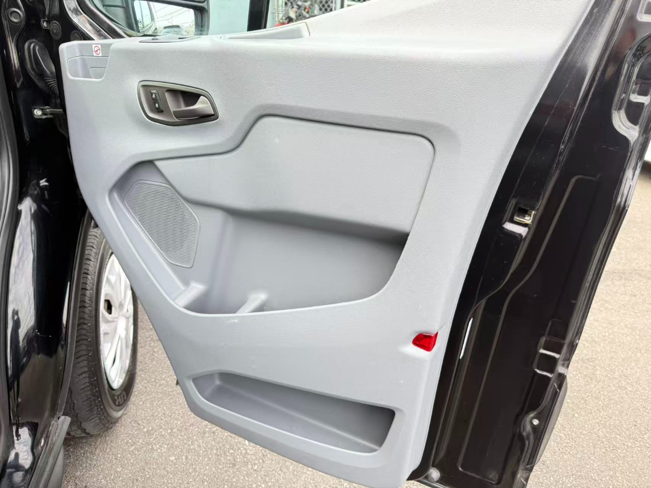2019 Ford Transit XLT photo 17