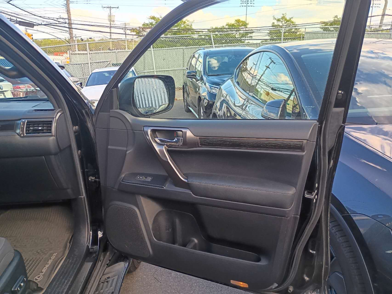 2022 Lexus GX 460 Base photo 19