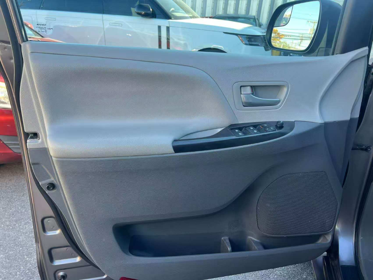 Toyota Sienna LE FWD 8-Passenger V6 2015 Toyota Sienna LE FWD 8-Passenger V6 2015