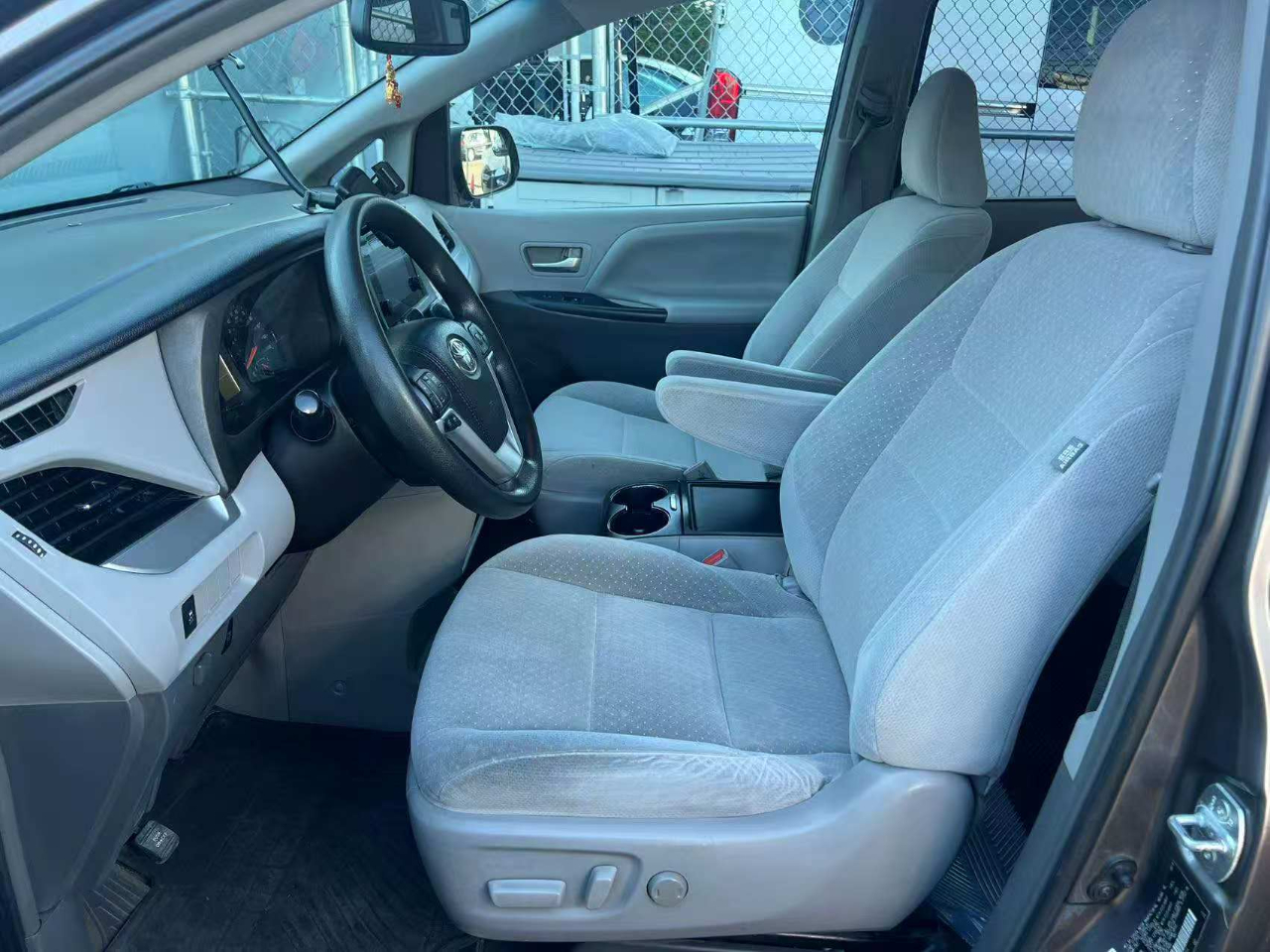 Toyota Sienna LE FWD 8-Passenger V6 2015 Toyota Sienna LE FWD 8-Passenger V6 2015