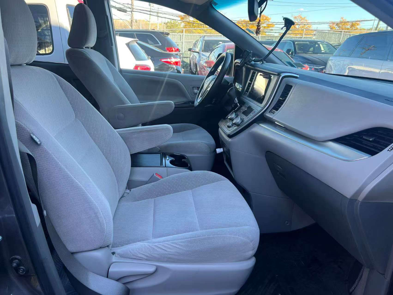 Toyota Sienna LE FWD 8-Passenger V6 2015 Toyota Sienna LE FWD 8-Passenger V6 2015