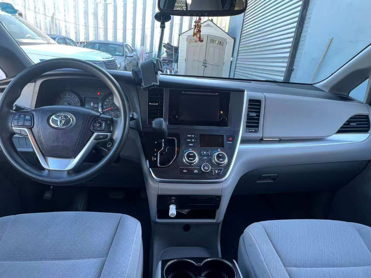 Toyota Sienna LE FWD 8-Passenger V6 2015 Toyota Sienna LE FWD 8-Passenger V6 2015