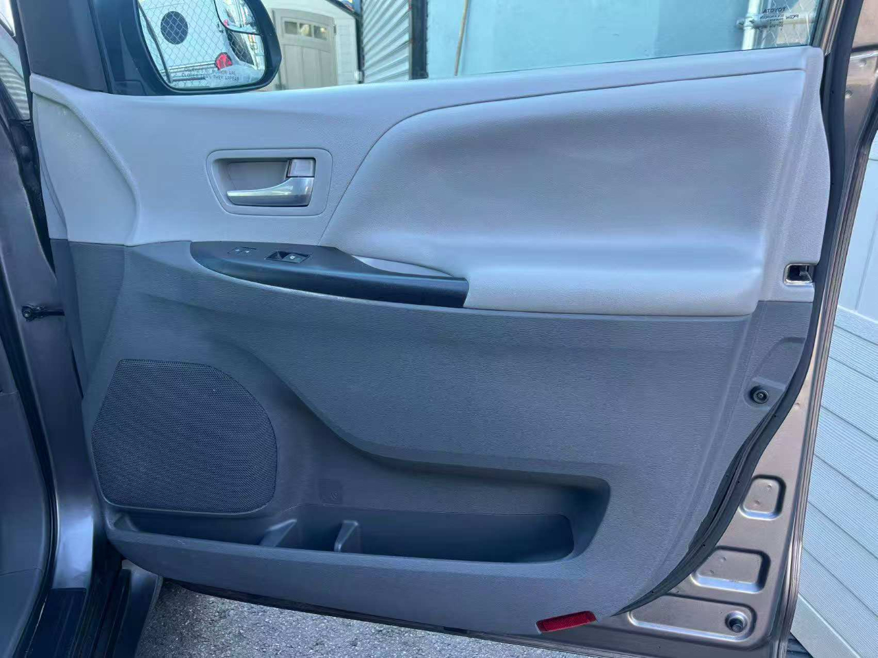 Toyota Sienna LE FWD 8-Passenger V6 2015 Toyota Sienna LE FWD 8-Passenger V6 2015