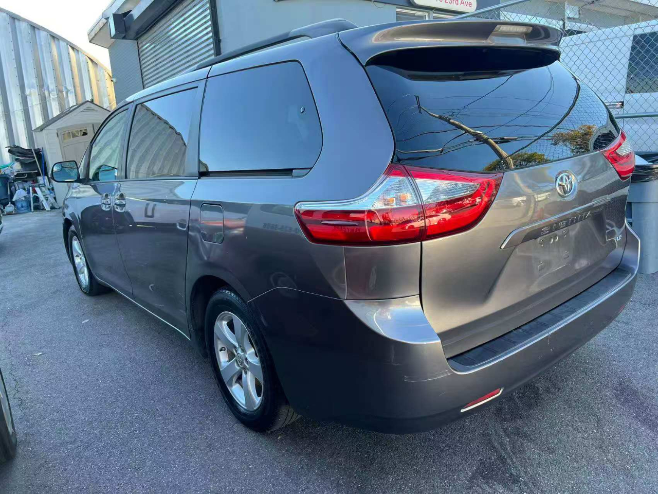 Toyota Sienna LE FWD 8-Passenger V6 2015 Toyota Sienna LE FWD 8-Passenger V6 2015