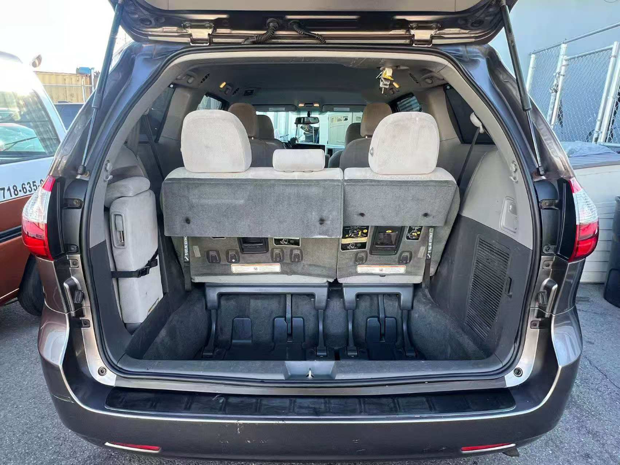 Toyota Sienna LE FWD 8-Passenger V6 2015 Toyota Sienna LE FWD 8-Passenger V6 2015