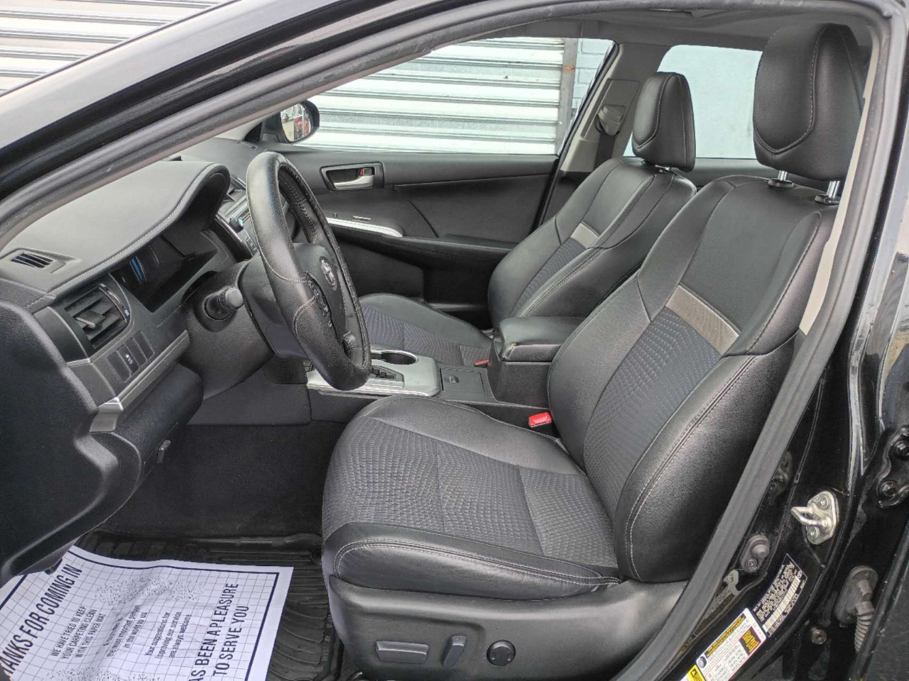 2014 Toyota Camry Hybrid XLE photo 3